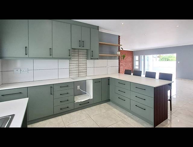 3 BEDROOM HOUSE FOR SALE IN GOLDEN MILE